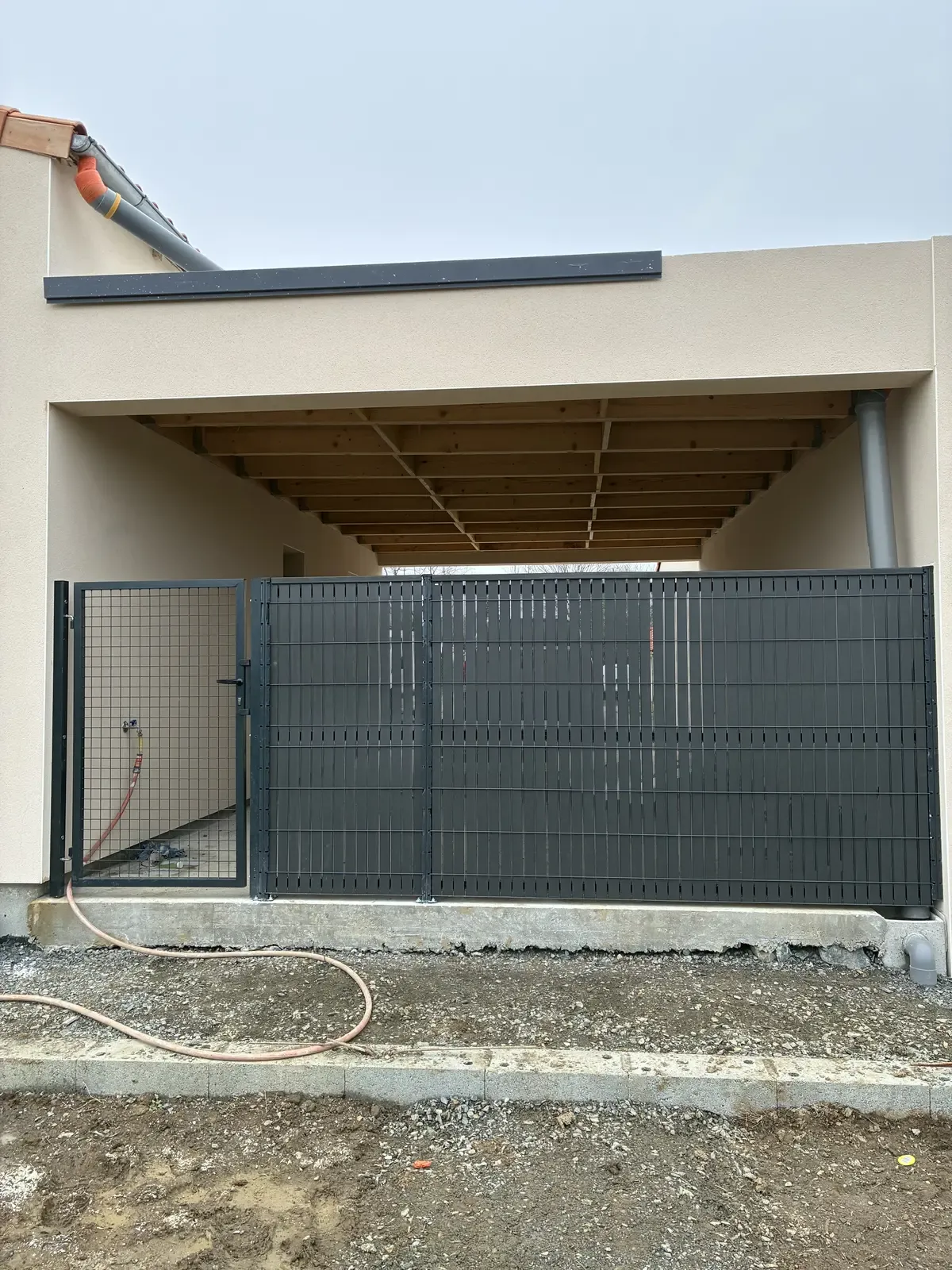 Portillon fermé — vue frontale