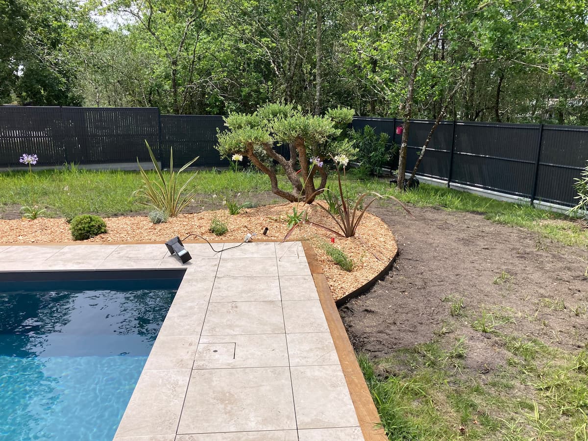 Réalisation et plantation d'un massif - Projet paysager à Pessac